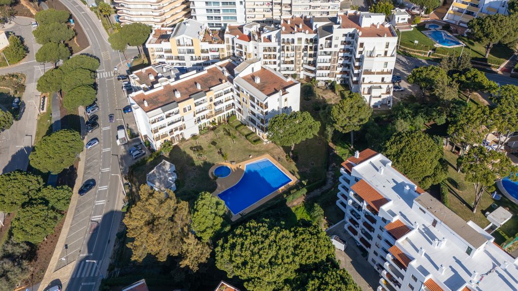 2 BDR Flat With Pool in Vilamoura by LovelyStay
