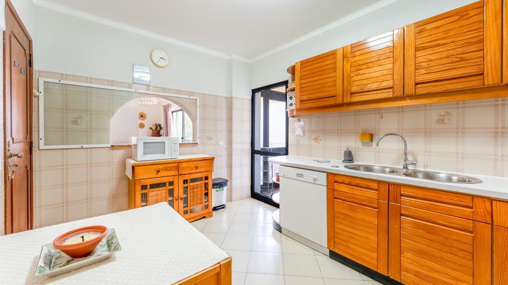 2 BDR Flat With Pool in Vilamoura by LovelyStay