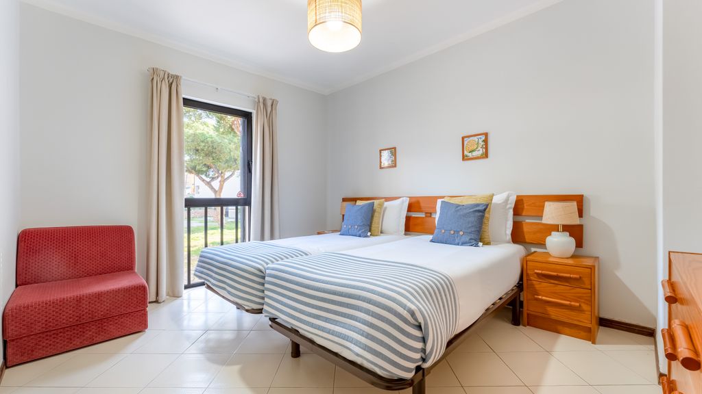 2 BDR Flat With Pool in Vilamoura by LovelyStay