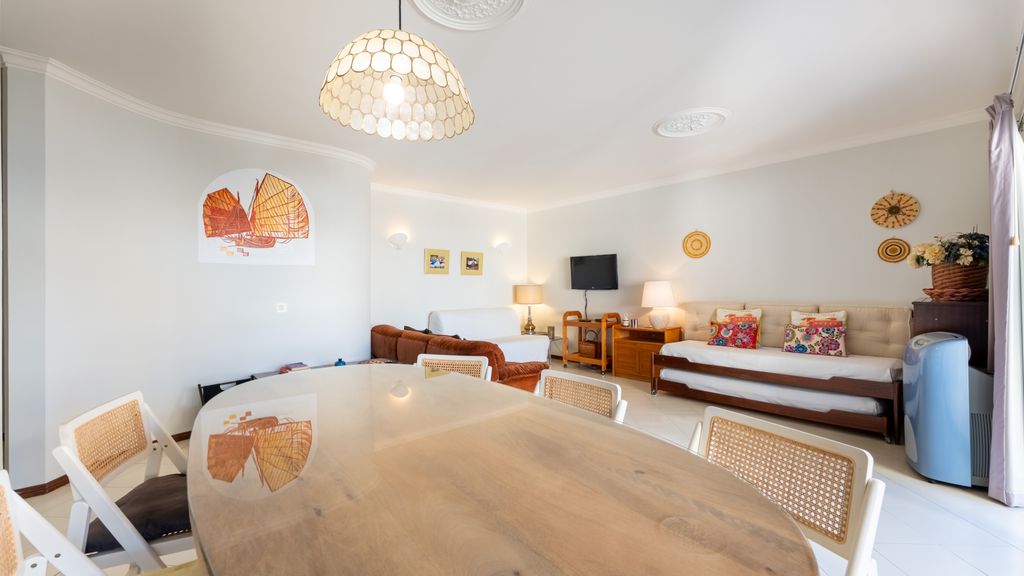 2 BDR Flat With Pool in Vilamoura by LovelyStay