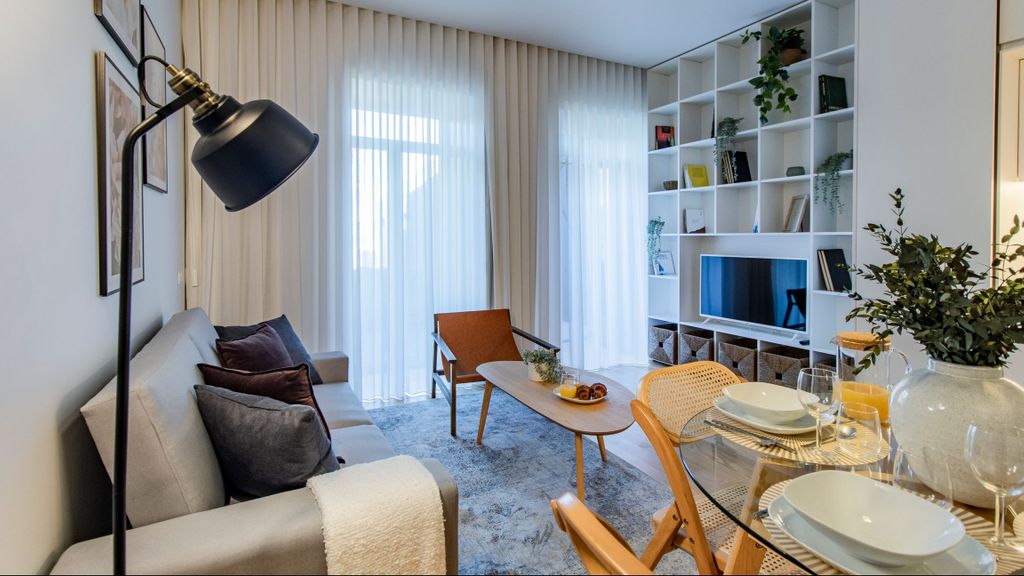Almada 551 - 1.2 w/ AC and balcony by LovelyStay