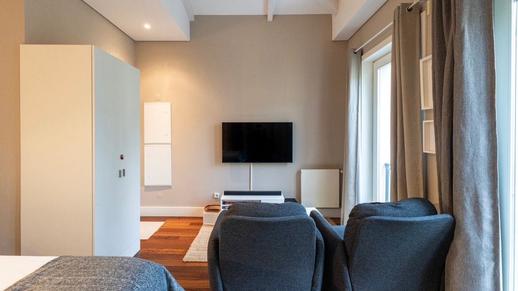 Cardosas Spacious Studio by LovelyStay