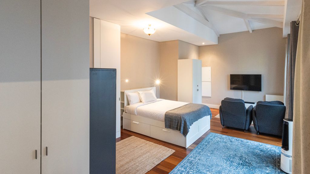 Cardosas Spacious Studio by LovelyStay