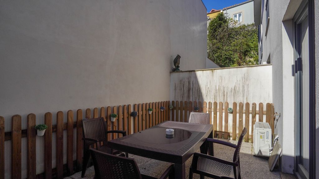 Flores Quiet Patio by LovelyStay