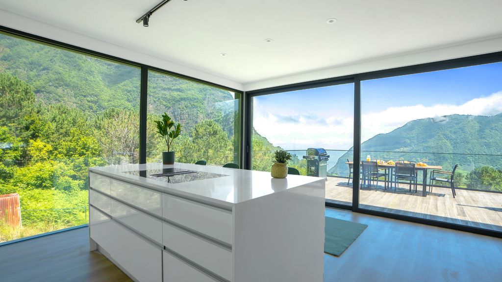 Panorama House by LovelyStay