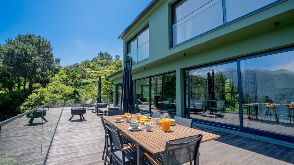 Panorama House by LovelyStay