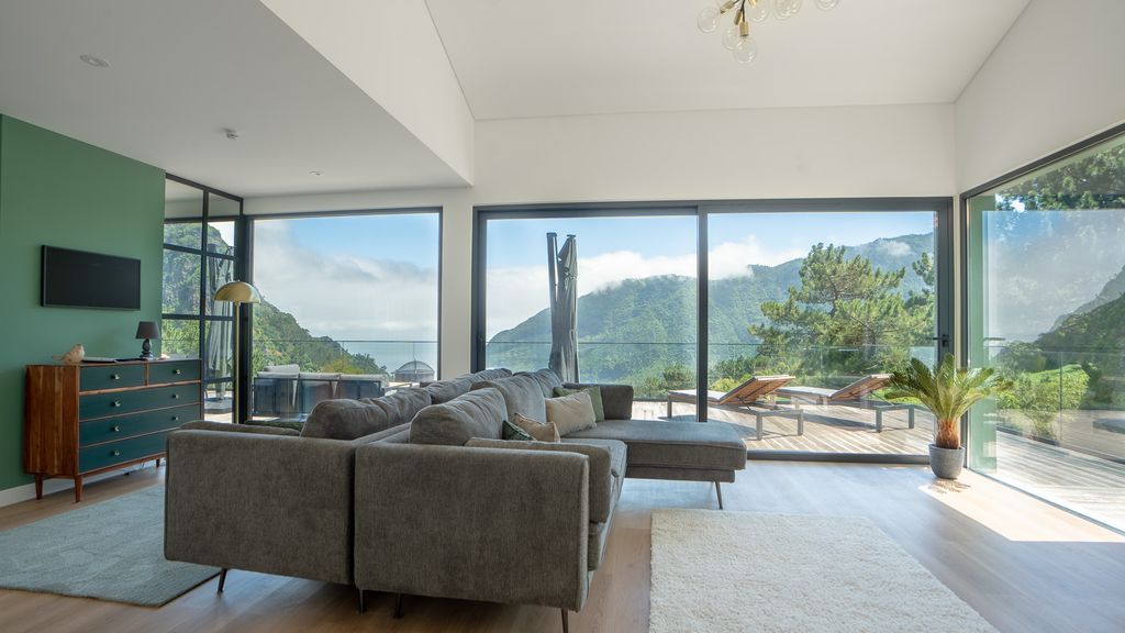 Panorama House by LovelyStay