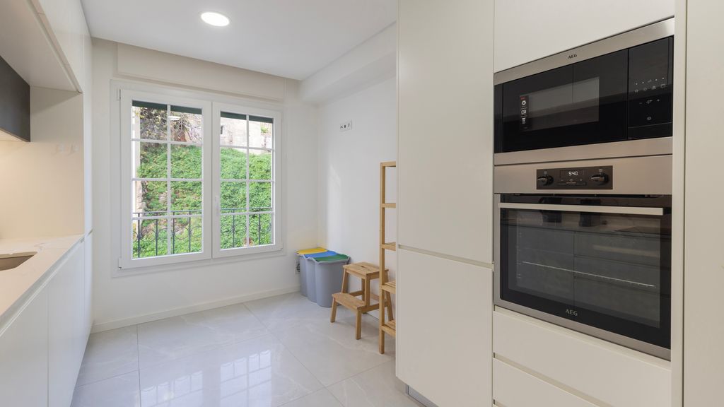 Homely 2BDR Apartment by LovelyStay