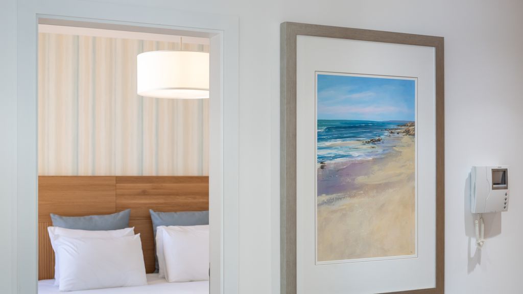 Ocean View 2 BDR Flat With Balcony by LovelyStay