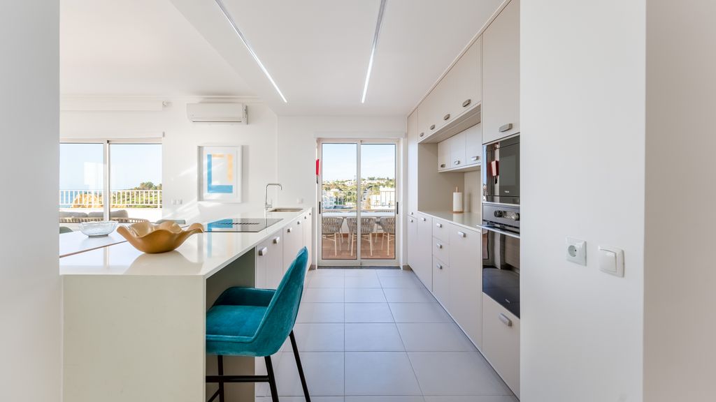 Ocean View 2 BDR Flat With Balcony by LovelyStay