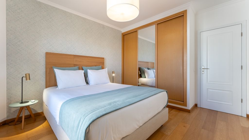 Ocean View 2 BDR Flat With Balcony by LovelyStay