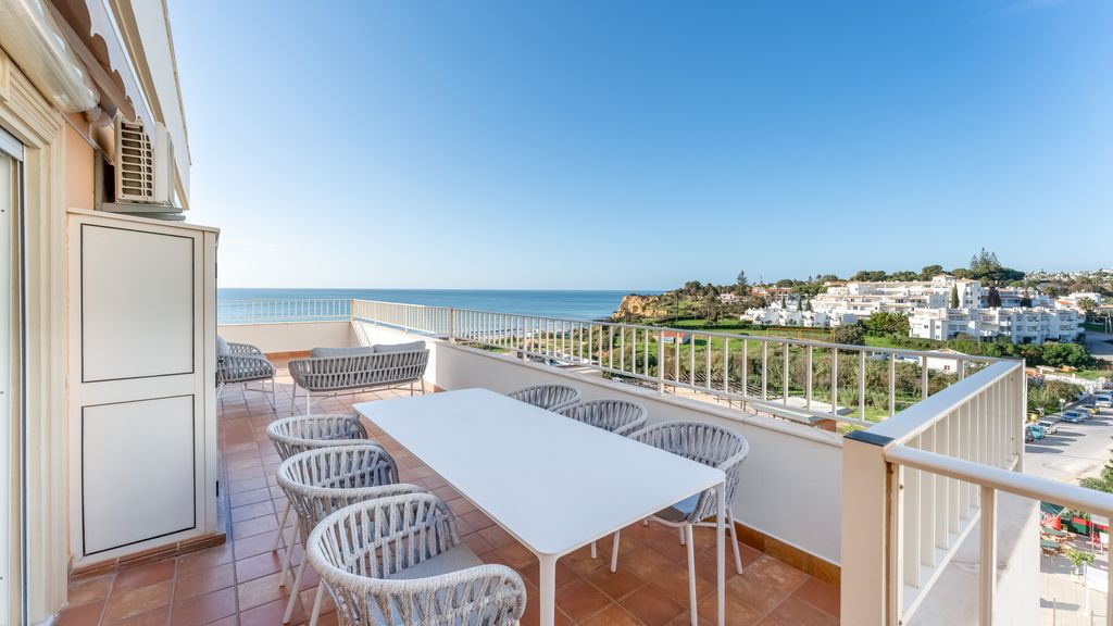 Ocean View 2 BDR Flat With Balcony by LovelyStay
