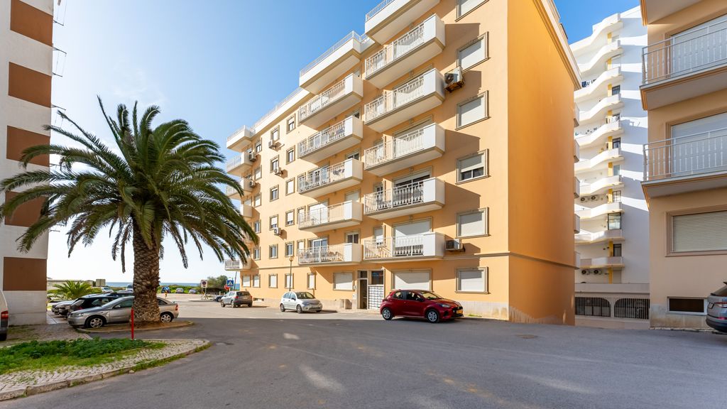Ocean View 2 BDR Flat With Balcony by LovelyStay