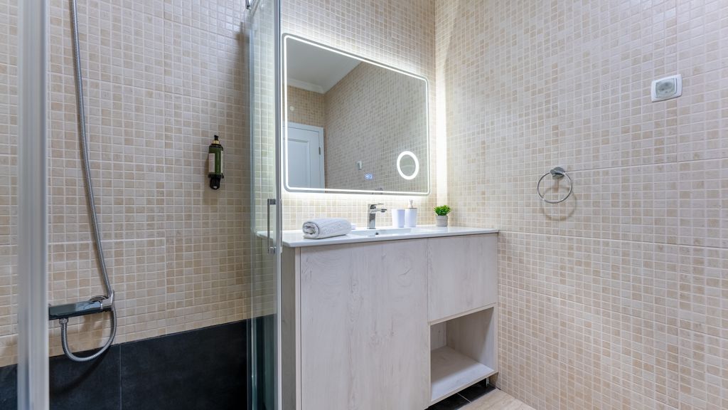 Ocean View 2 BDR Flat With Balcony by LovelyStay