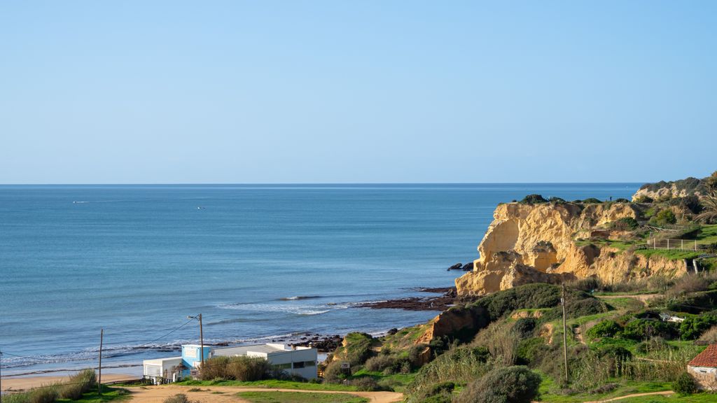 Ocean View 2 BDR Flat With Balcony by LovelyStay