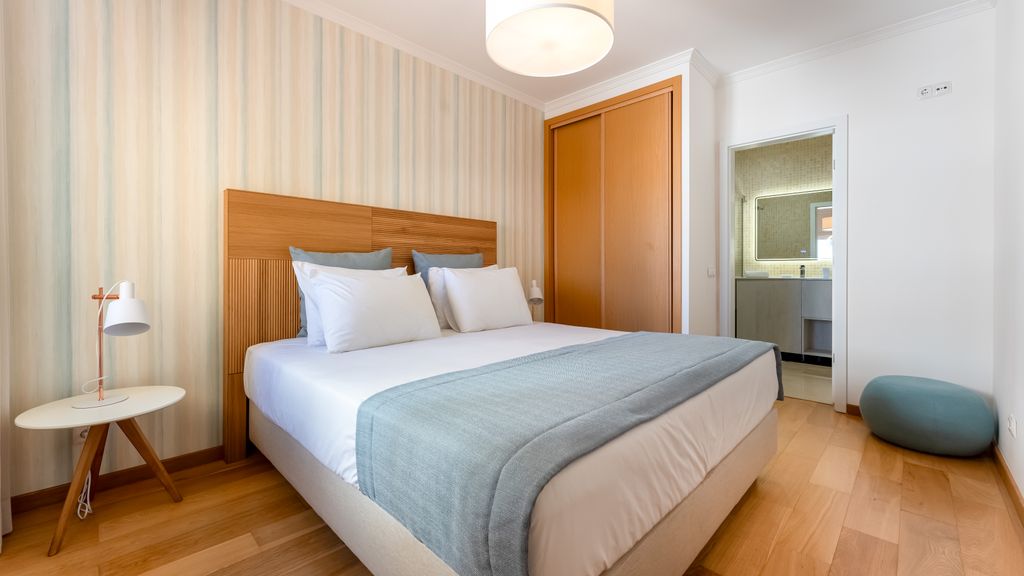 Ocean View 2 BDR Flat With Balcony by LovelyStay