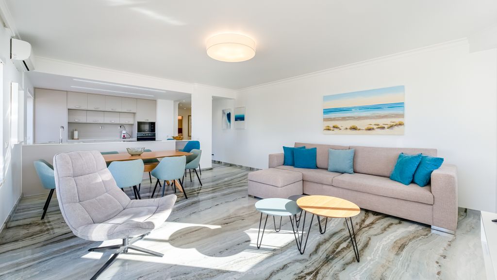 Ocean View 2 BDR Flat With Balcony by LovelyStay