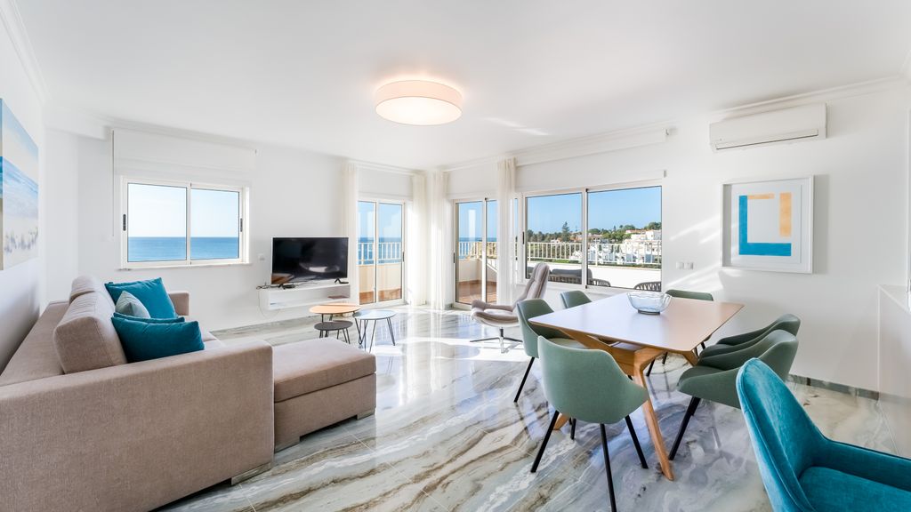 Ocean View 2 BDR Flat With Balcony by LovelyStay
