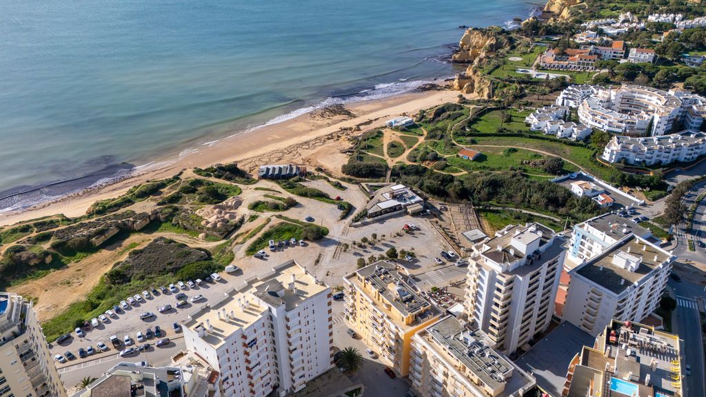 Ocean View 2 BDR Flat With Balcony by LovelyStay