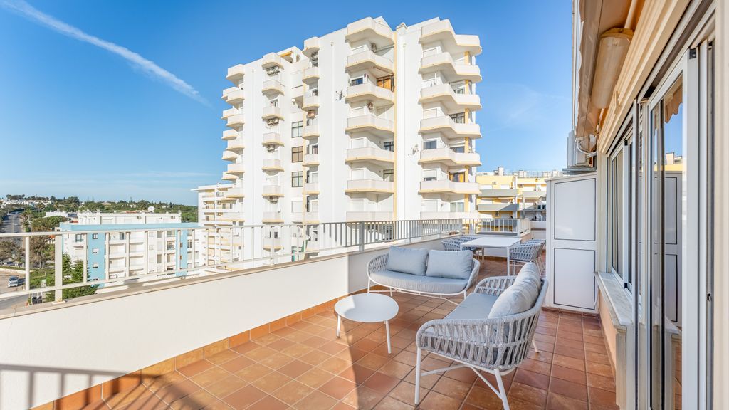 Ocean View 2 BDR Flat With Balcony by LovelyStay