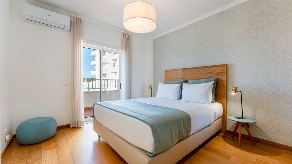 Ocean View 2 BDR Flat With Balcony by LovelyStay