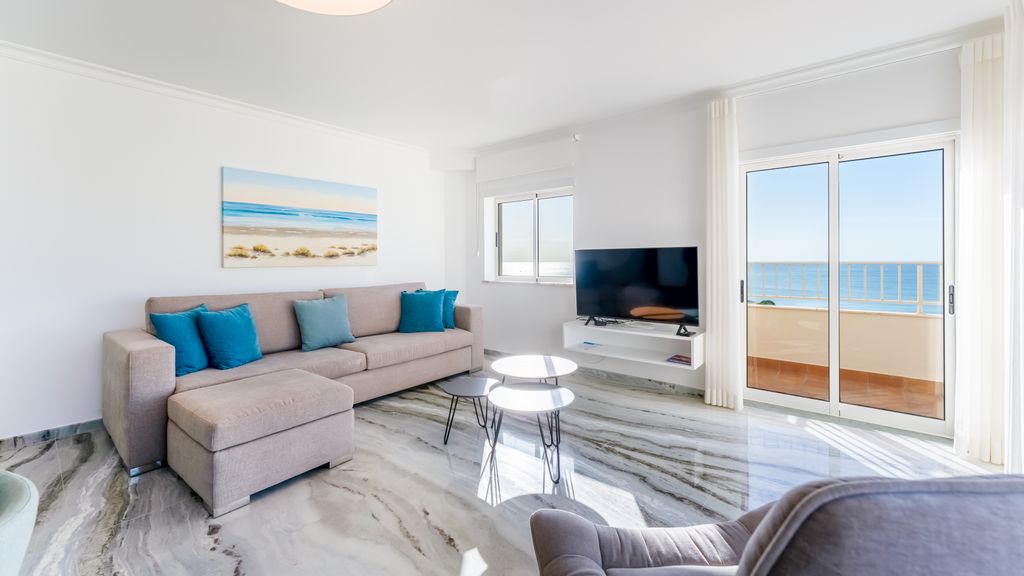 Ocean View 2 BDR Flat With Balcony by LovelyStay