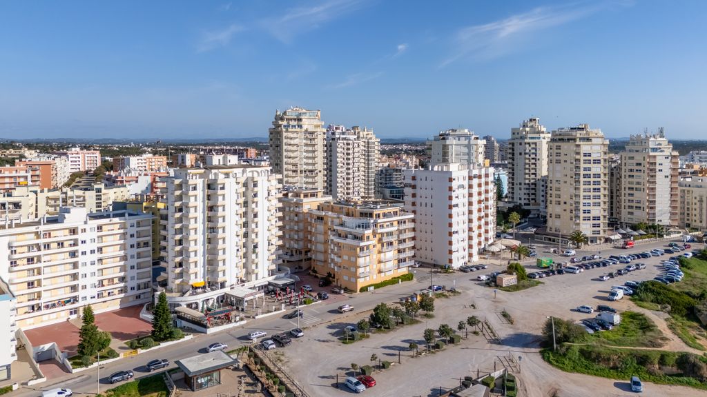 Ocean View 2 BDR Flat With Balcony by LovelyStay
