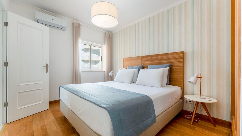 Ocean View 2 BDR Flat With Balcony by LovelyStay