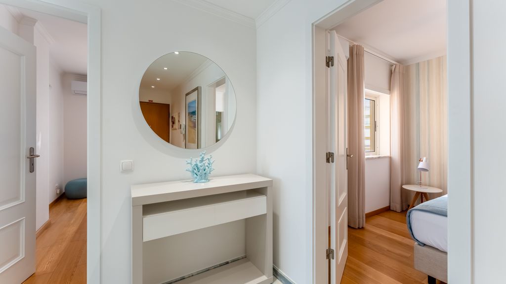 Ocean View 2 BDR Flat With Balcony by LovelyStay