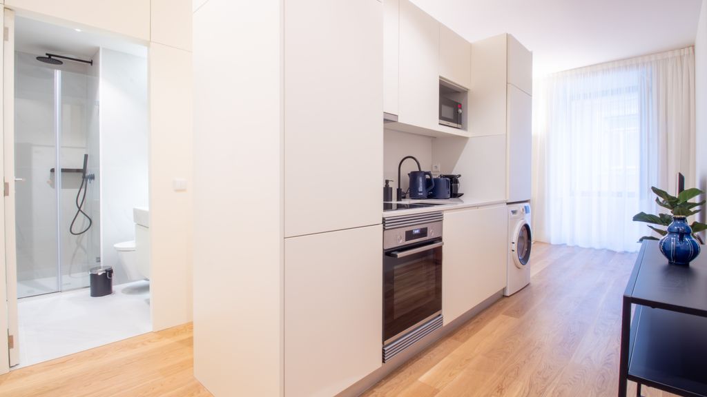 Miguel Bombarda House - 201 by LovelyStay