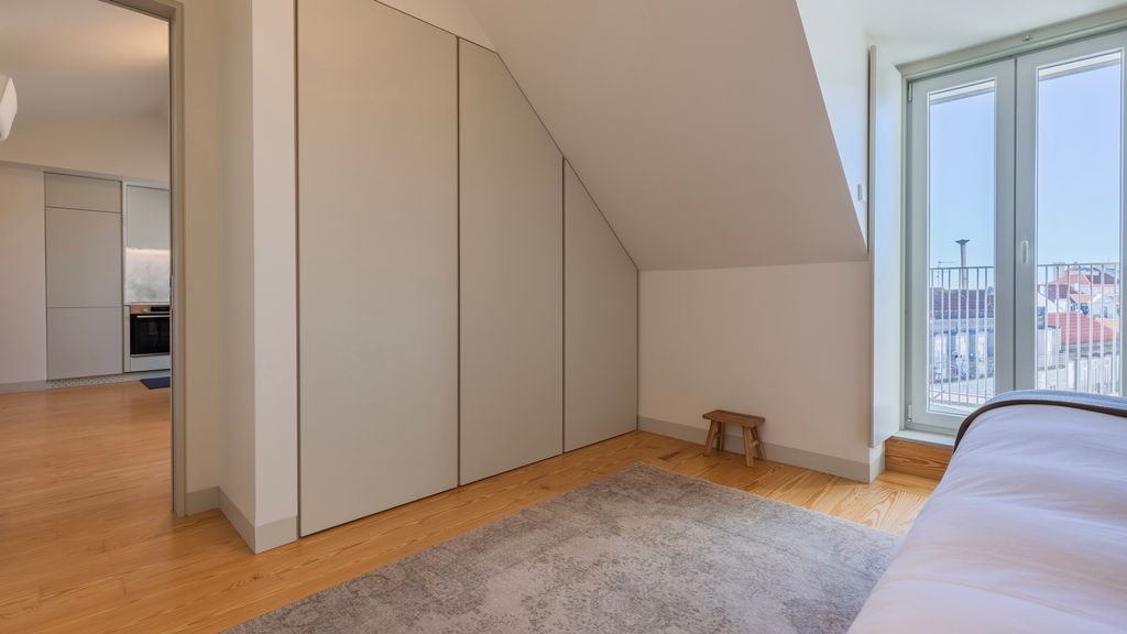Elegant City Stay in Graça by LovelyStay