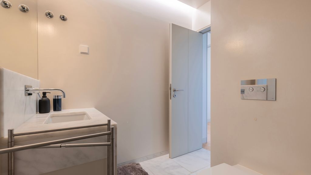 Elegant City Stay in Graça by LovelyStay