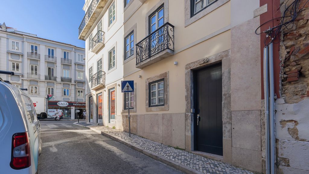 Elegant City Stay in Graça by LovelyStay