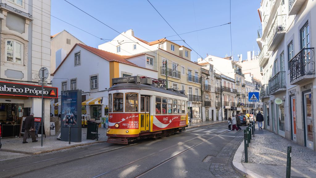 Elegant City Stay in Graça by LovelyStay