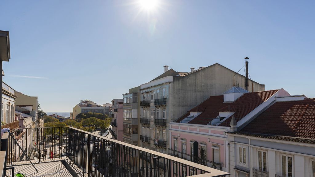 Elegant City Stay in Graça by LovelyStay