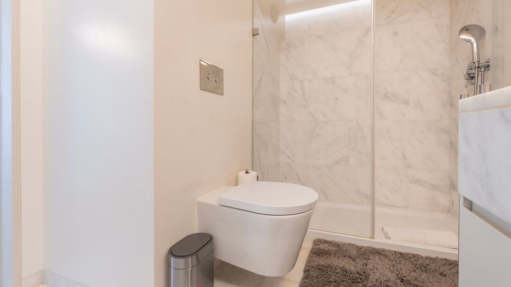 Elegant City Stay in Graça by LovelyStay
