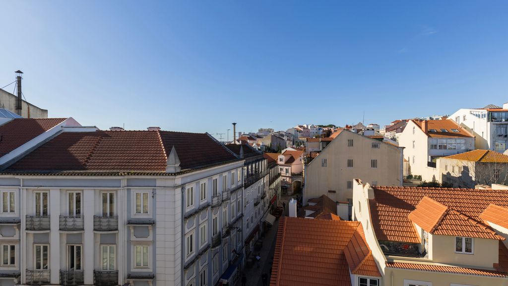 Elegant City Stay in Graça by LovelyStay