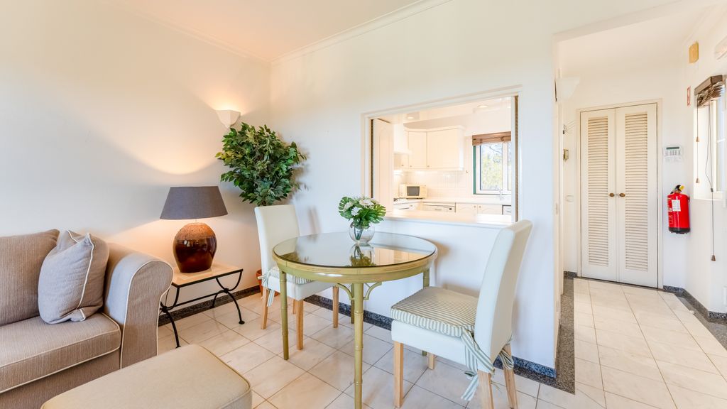 1 BDR Flat W/ Pool - 125D Gramacho by LovelyStay