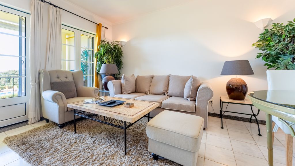1 BDR Flat W/ Pool - 125D Gramacho by LovelyStay