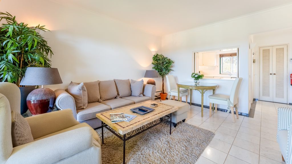 1 BDR Flat W/ Pool - 125D Gramacho by LovelyStay