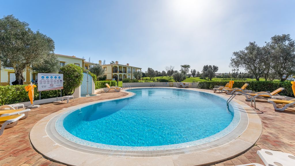 1 BDR Flat W/ Pool - 125D Gramacho by LovelyStay