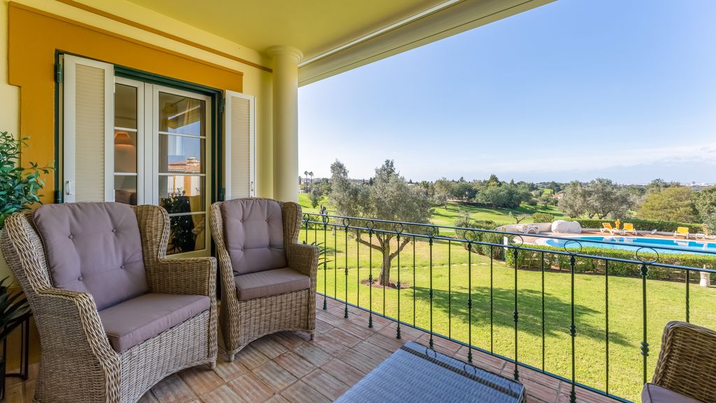 1 BDR Flat W/ Pool - 125D Gramacho by LovelyStay