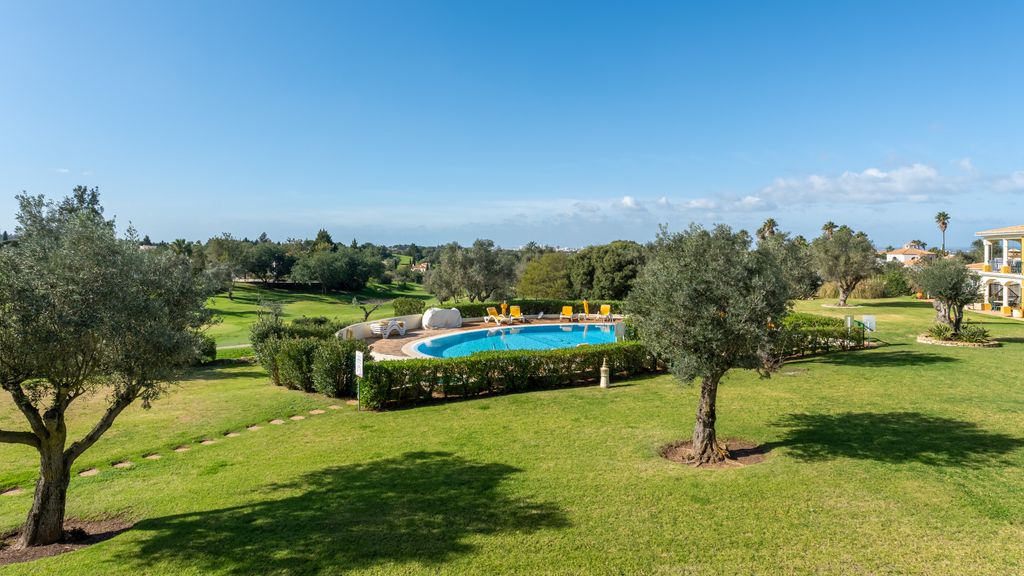 1 BDR Flat W/ Pool - 125D Gramacho by LovelyStay
