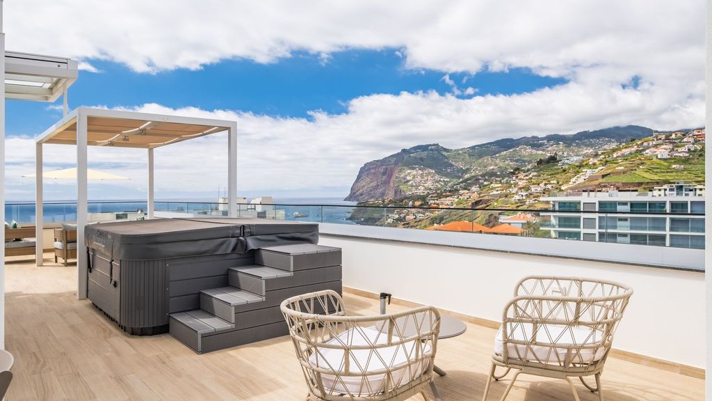 SkyView Penthouse by LovelyStay