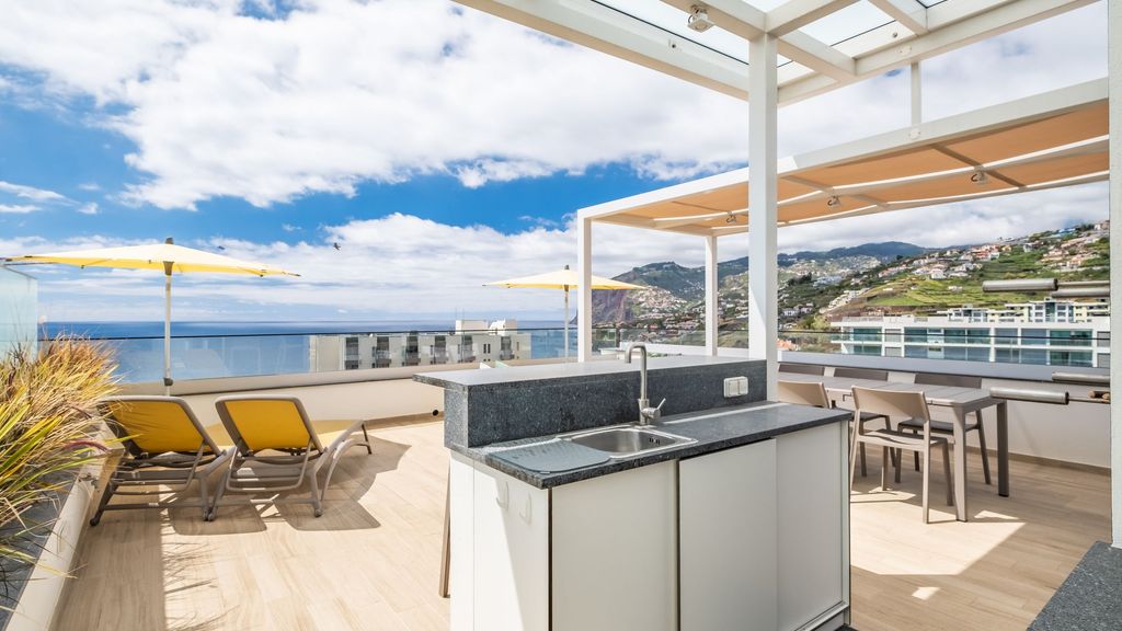 SkyView Penthouse by LovelyStay