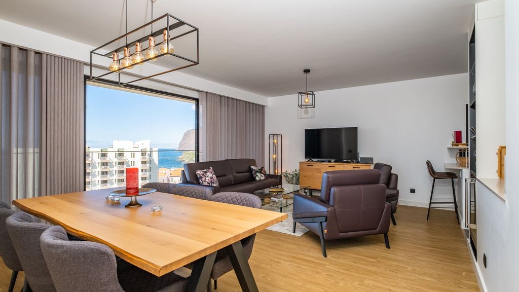 SkyView Penthouse by LovelyStay