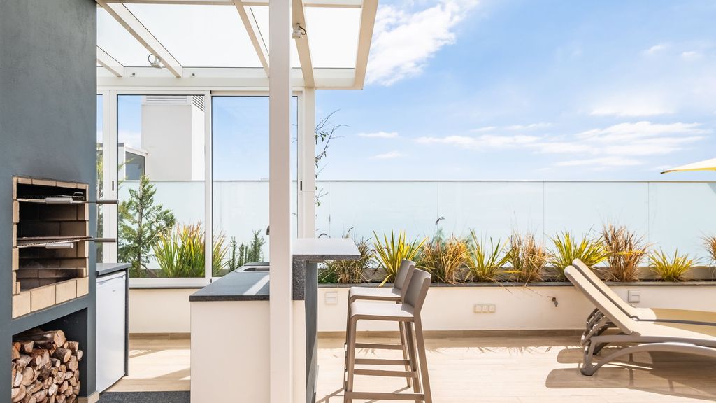 SkyView Penthouse by LovelyStay