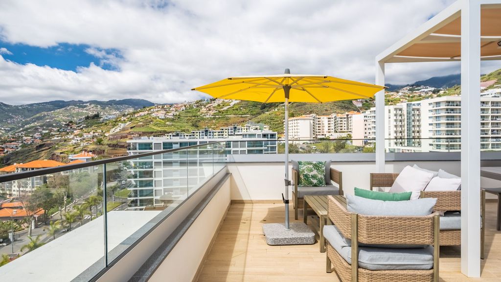 SkyView Penthouse by LovelyStay