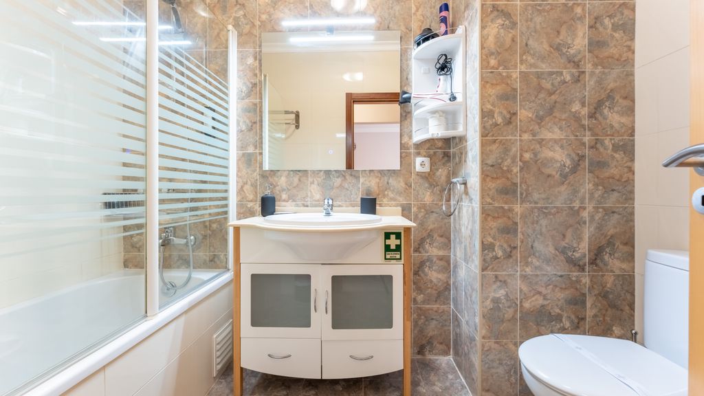 Bright 1 BDR Flat W/ Pool & Balcony by LovelyStay