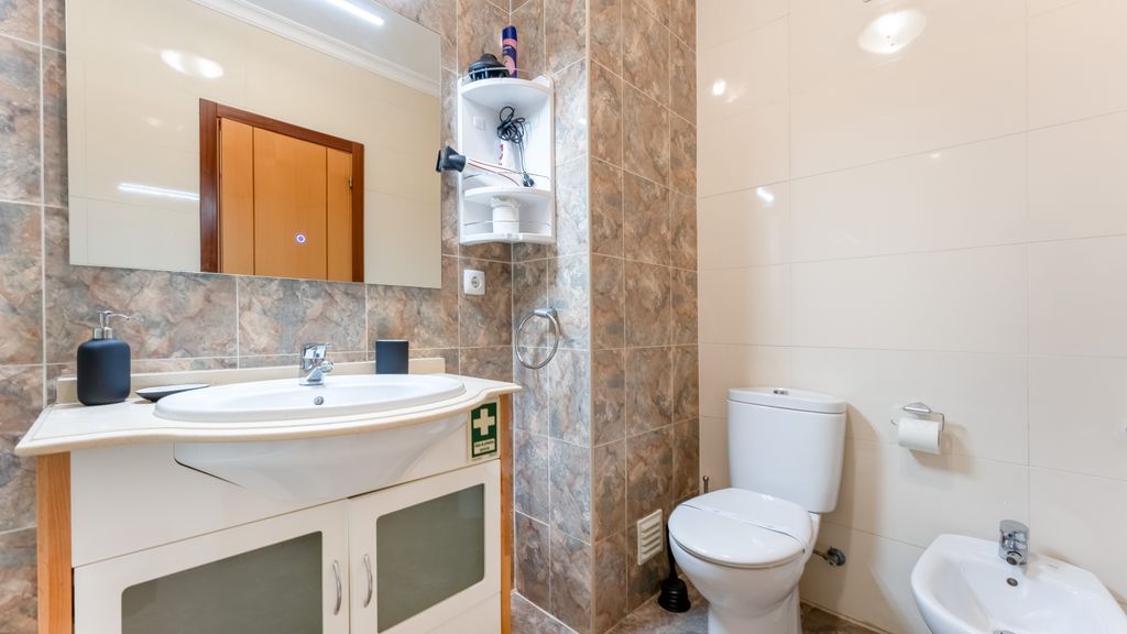 Bright 1 BDR Flat W/ Pool & Balcony by LovelyStay